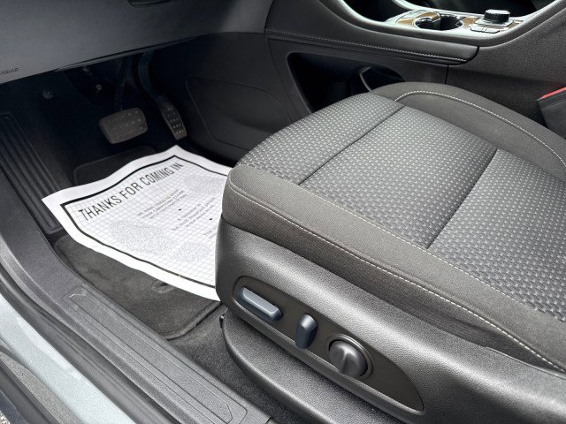 Used 2023 GMC Acadia SLE w/ Driver Convenience Package image 16