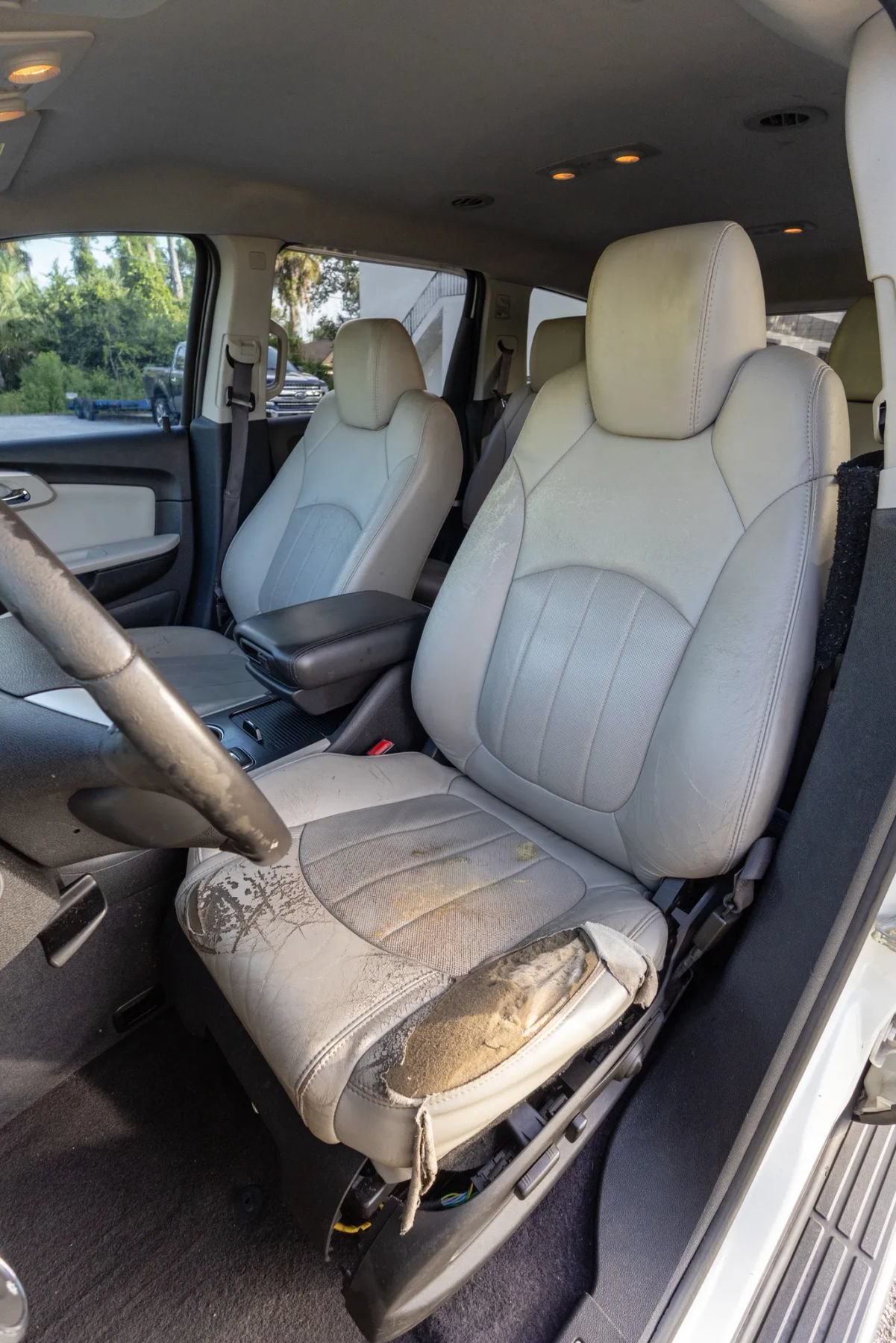 Used 2011 Chevrolet Traverse LTZ w/ LPO, 'HIT The Road' Package FWD image 9
