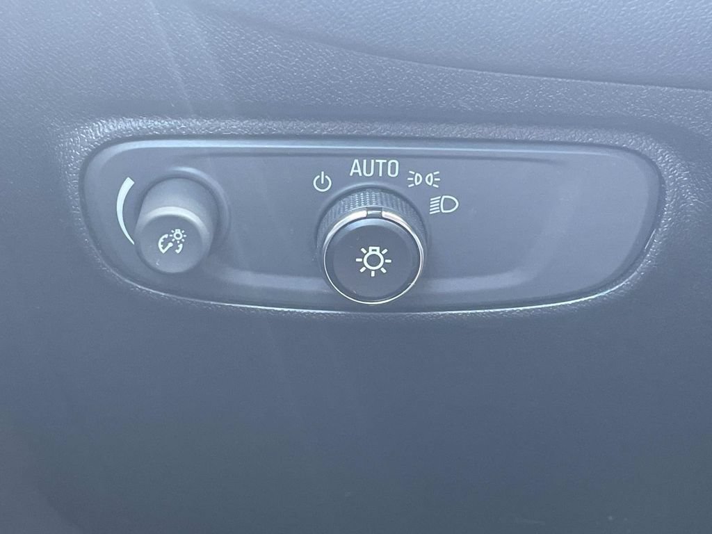 Used 2018 Chevrolet Equinox LS FWD image 27