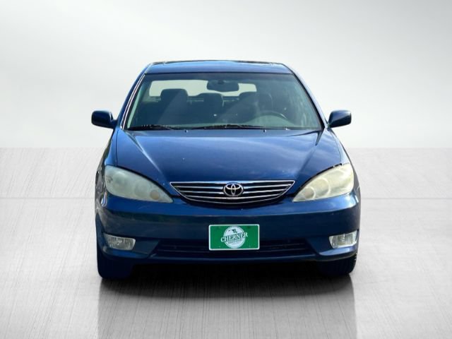 Used 2005 Toyota Camry XLE w/ VSC & Side Airbag Pkg FWD image 2
