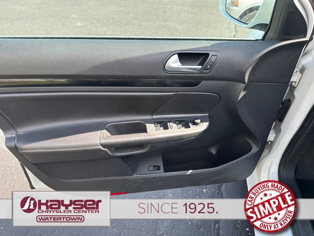 Used 2014 Volkswagen Jetta TDI FWD image 10