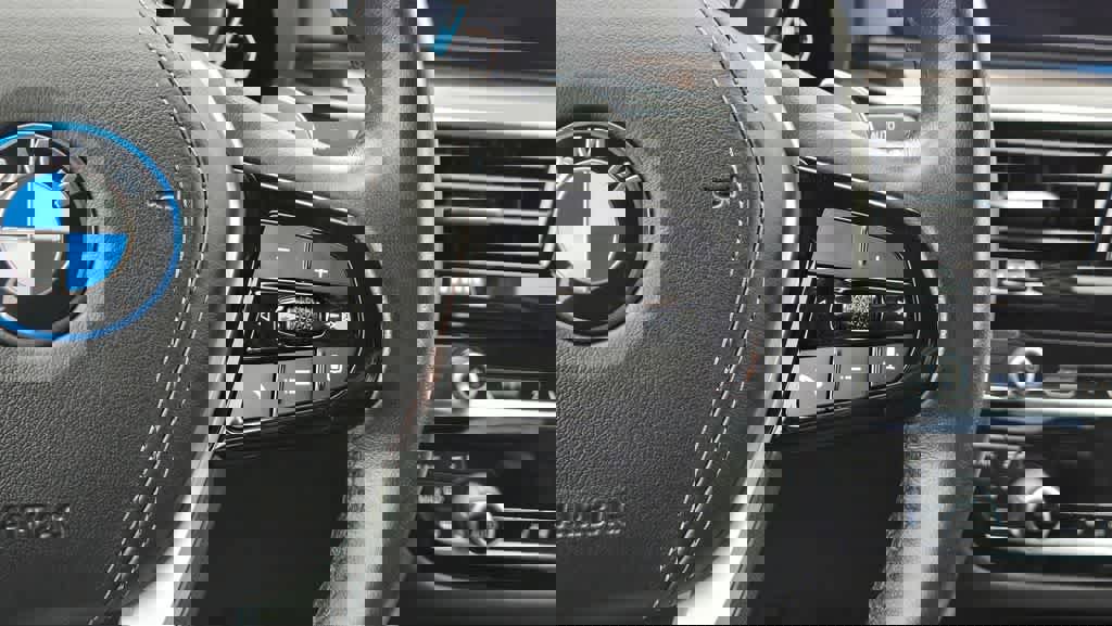 Used 2022 BMW 530e 530e w/ Premium Package image 11