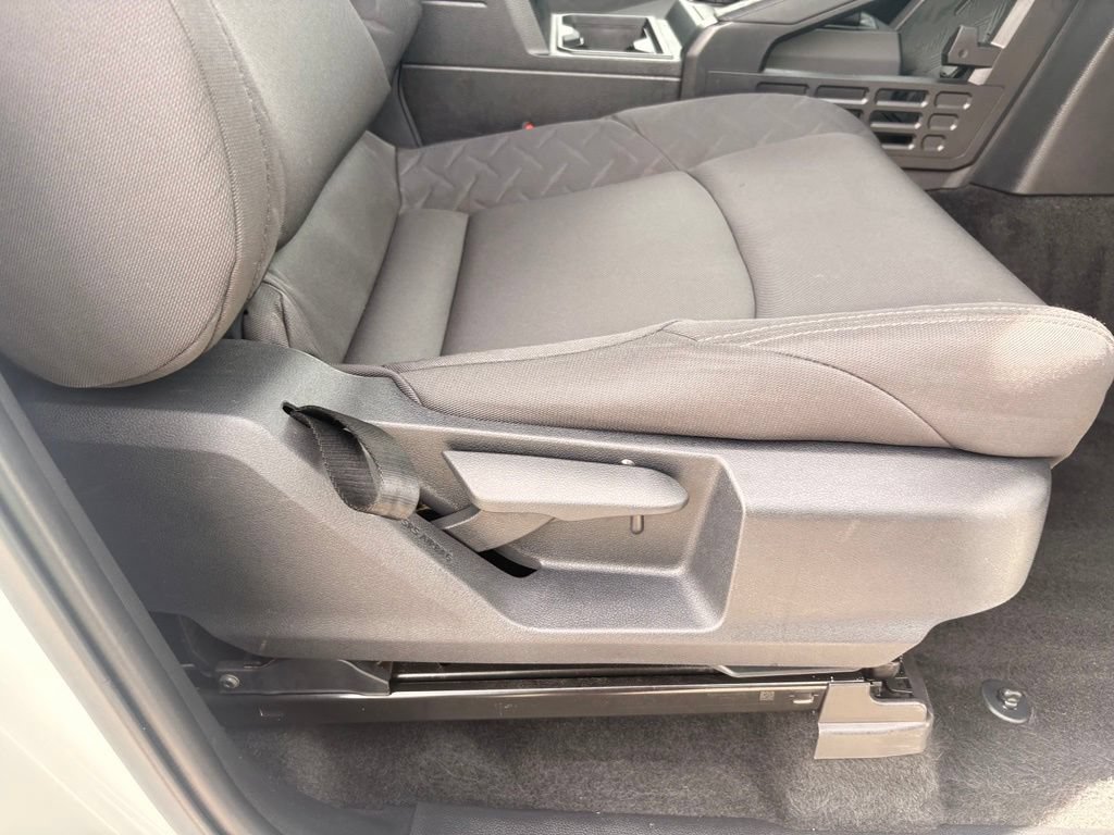 Used 2025 Toyota Tacoma SR AWD/4WD image 32