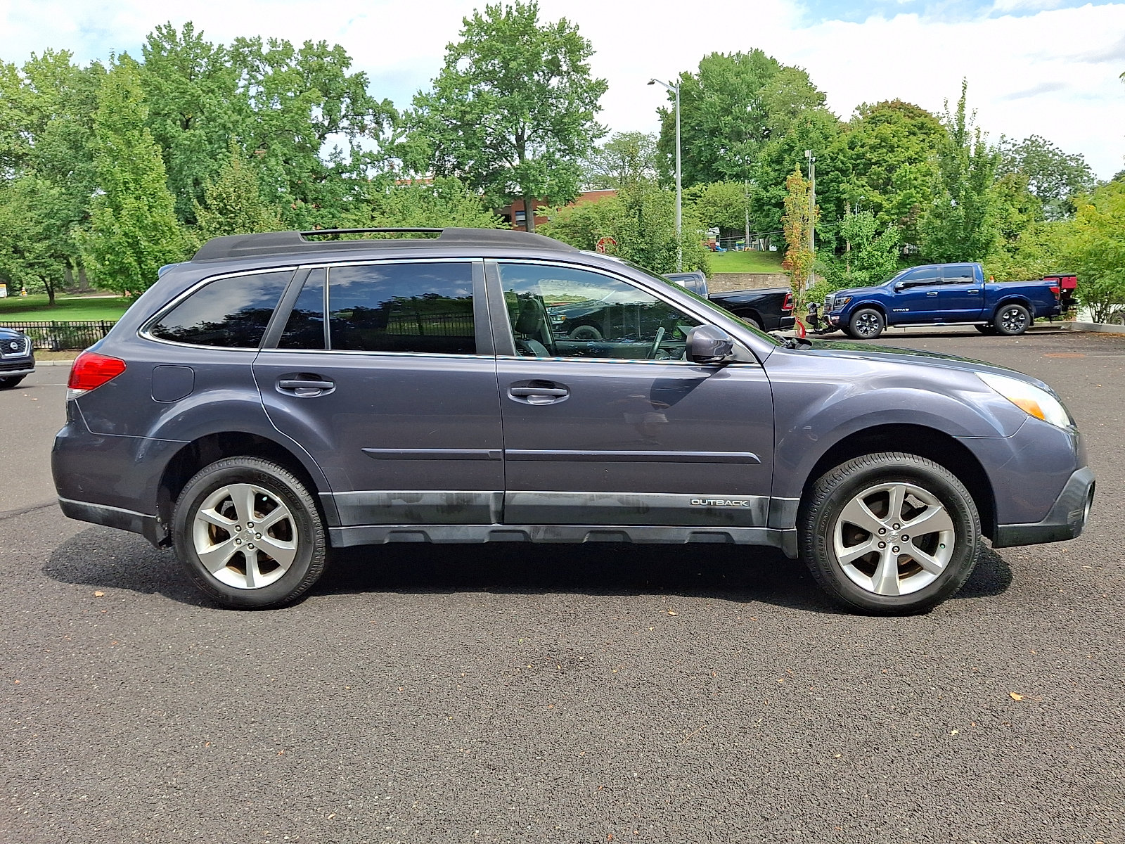 Used 2014 Subaru Outback 2.5i Limited w/ Moonroof Package AWD/4WD image 7