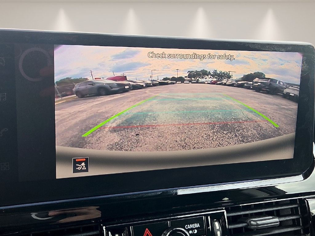 Used 2026 Nissan Pathfinder SV FWD image 18