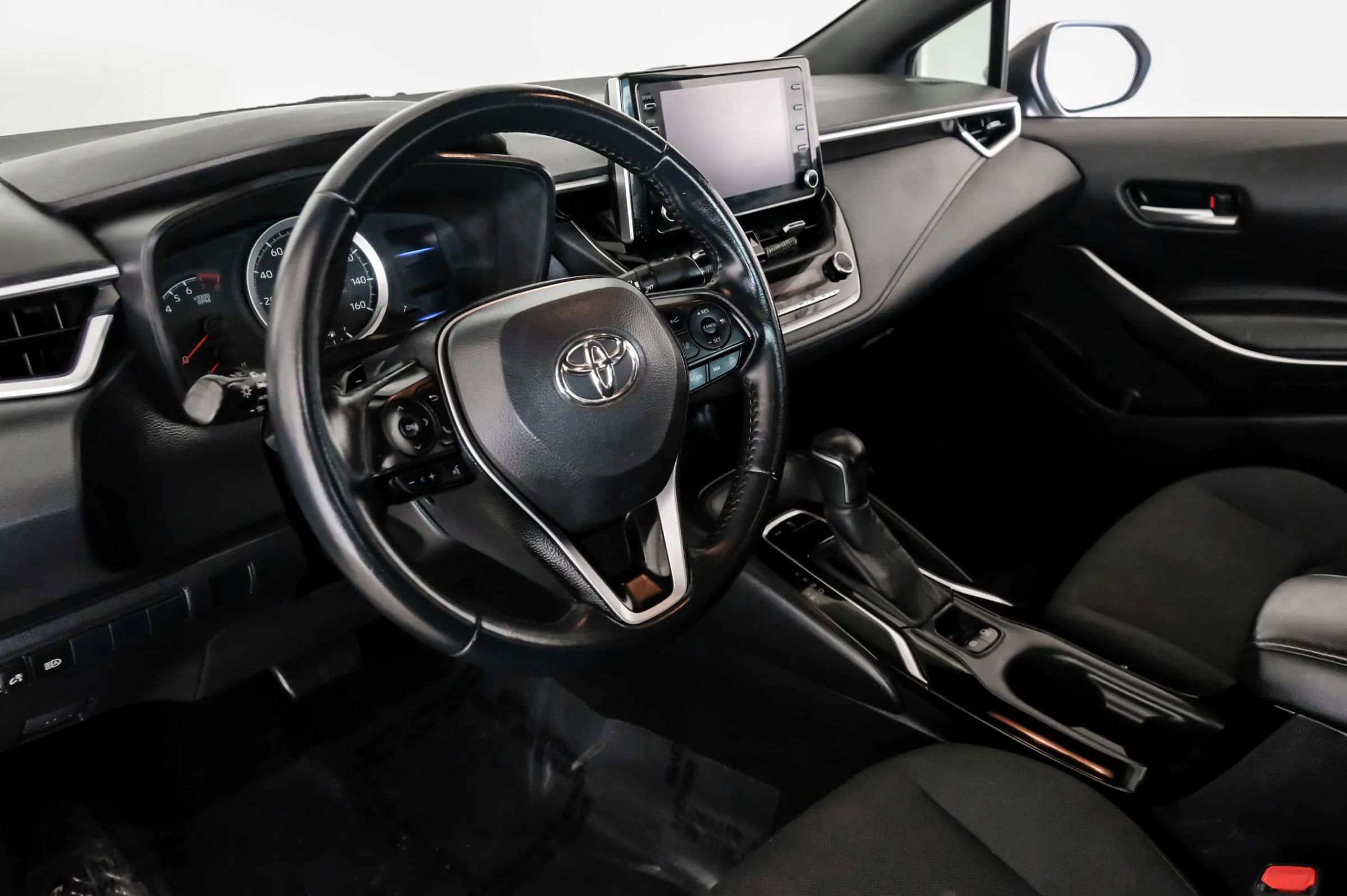 Used 2020 Toyota Corolla SE FWD image 2