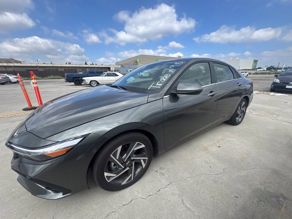 Used 2025 Hyundai Elantra Limited FWD image 10