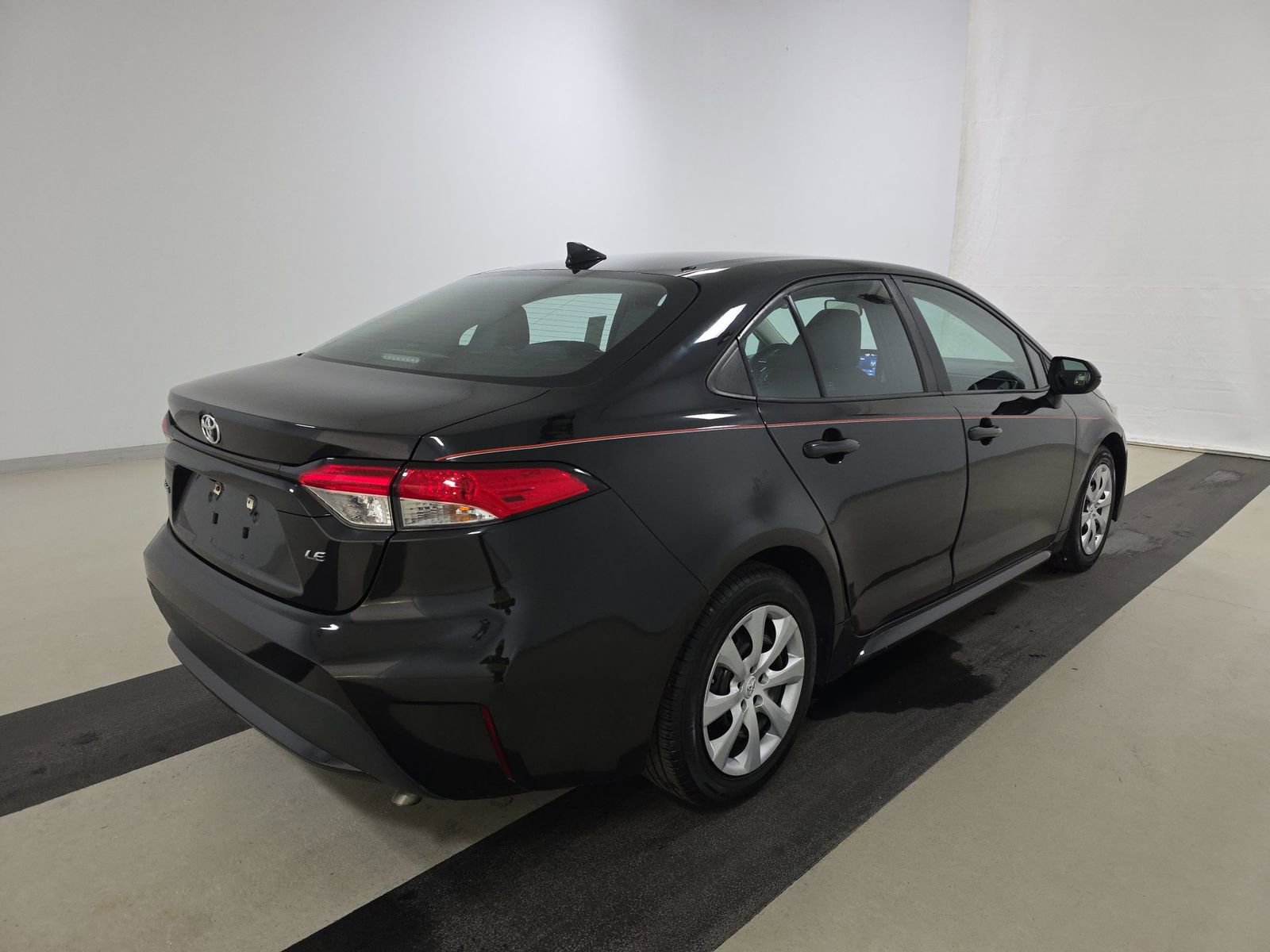 Used 2021 Toyota Corolla LE FWD image 6