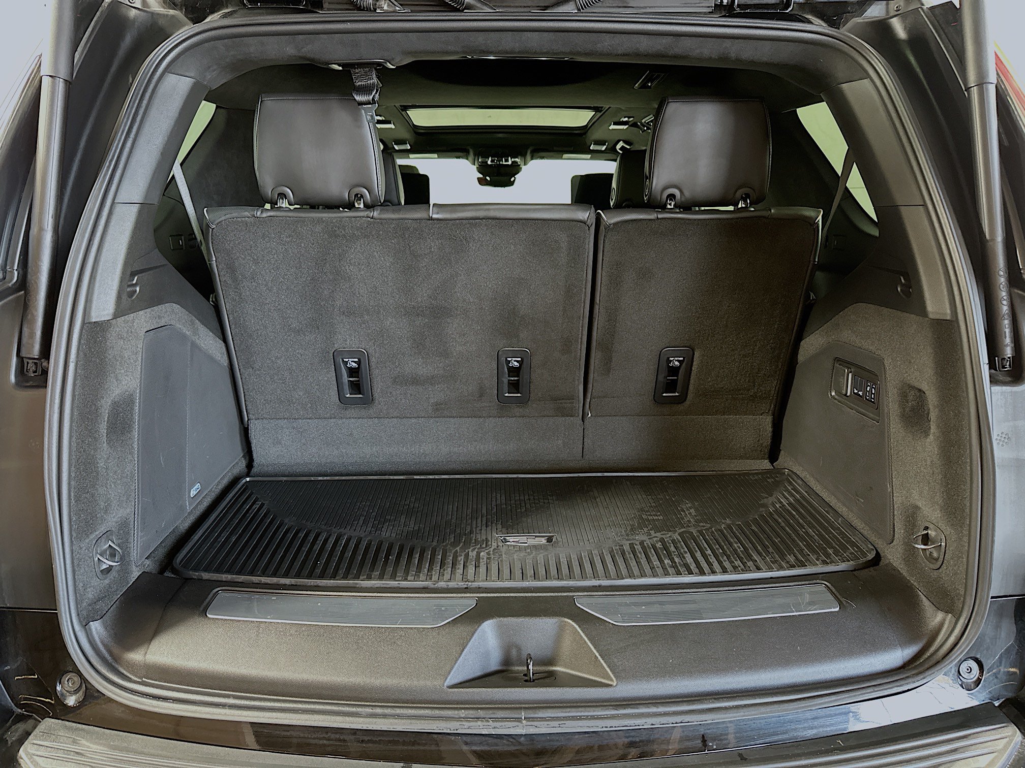Used 2025 Cadillac Escalade Sport Platinum w/ LPO, Floor Liner Package AWD/4WD image 4