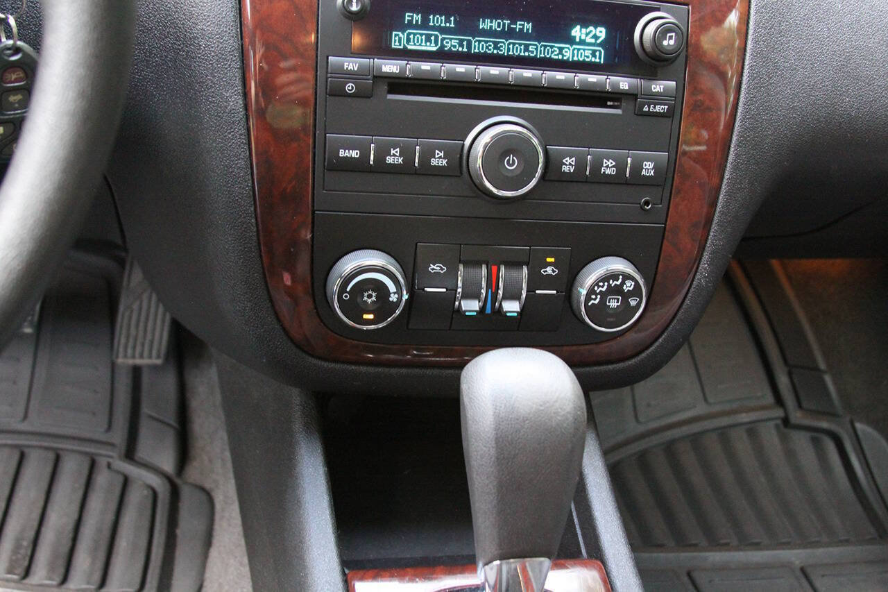 Used 2009 Chevrolet Impala LT FWD image 12