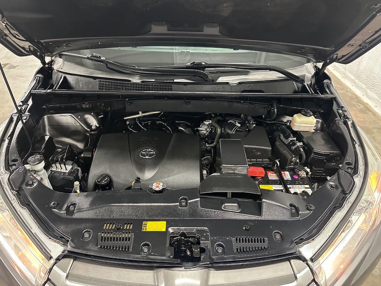 Used 2018 Toyota Highlander XLE image 21