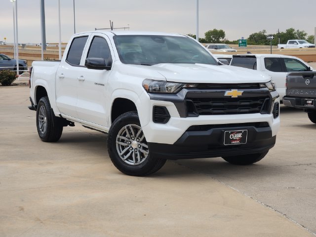 Used 2025 Chevrolet Colorado LT RWD image 2