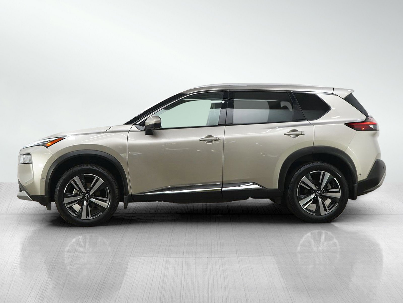 Used 2022 Nissan Rogue Platinum w/ Head-Up Display Package AWD/4WD image 2