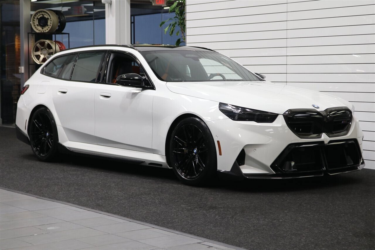 Used 2025 BMW M5 Touring w/ M Driver's Package image 2