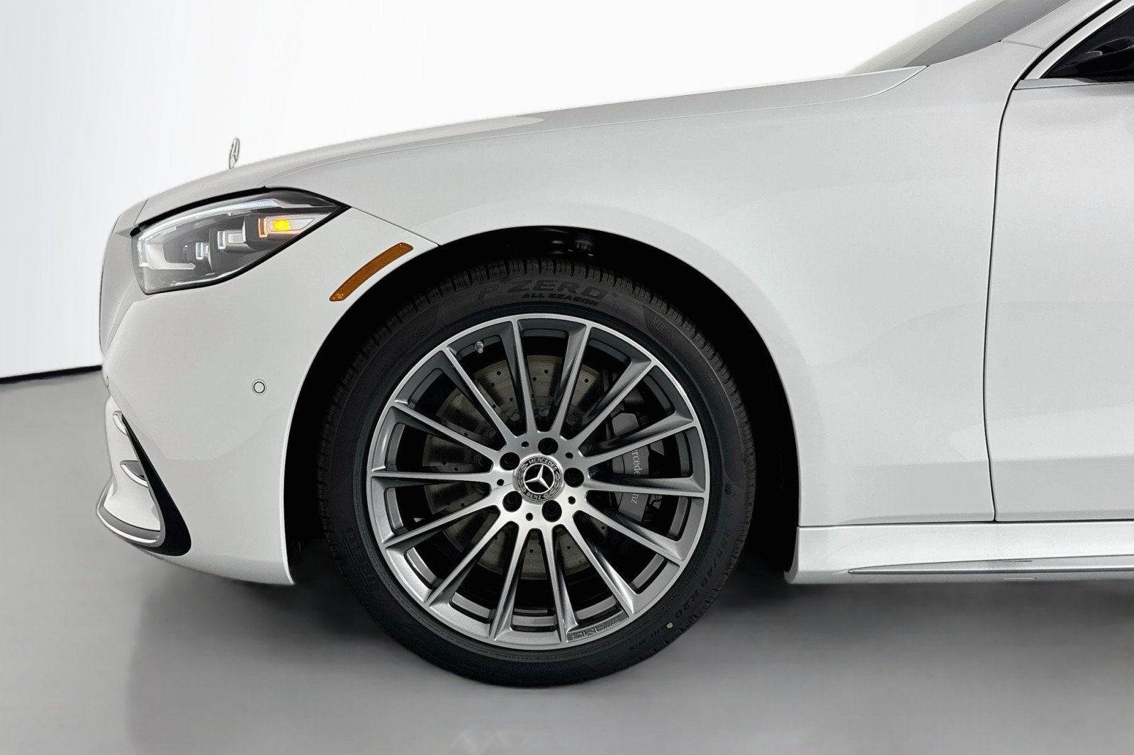 New 2026 Mercedes-Benz S 580e 4MATIC Sedan image 9