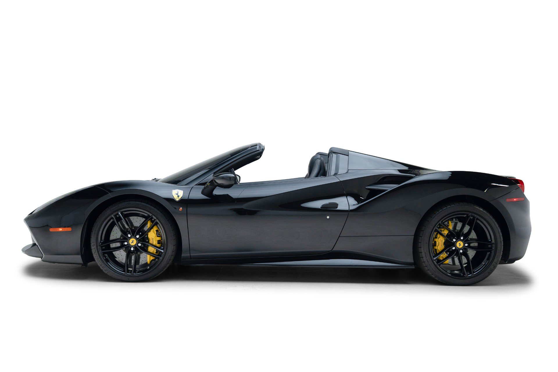 Used 2018 Ferrari 488 Spider RWD image 3