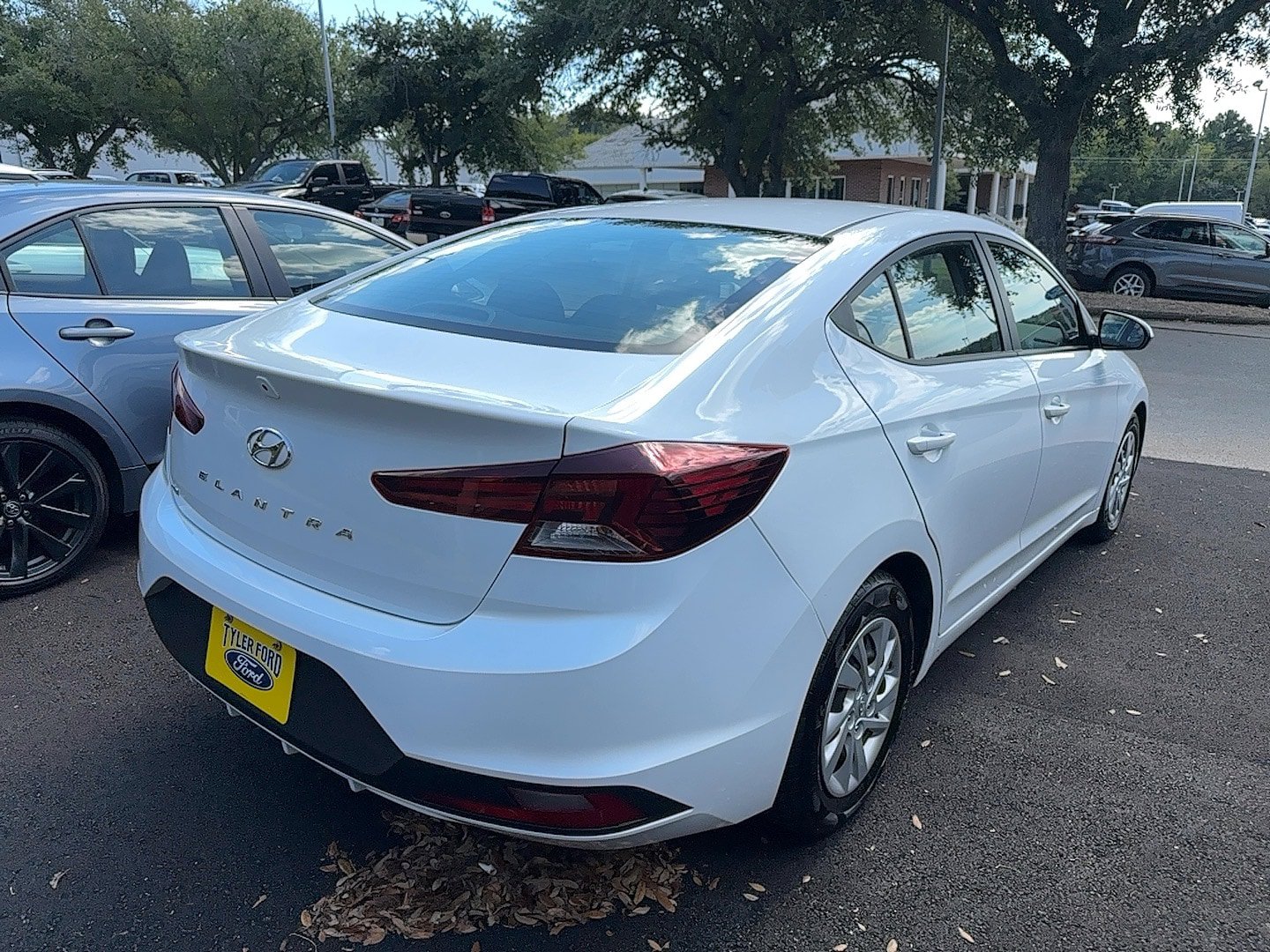 Used 2019 Hyundai Elantra SE w/ Cargo Package FWD image 9
