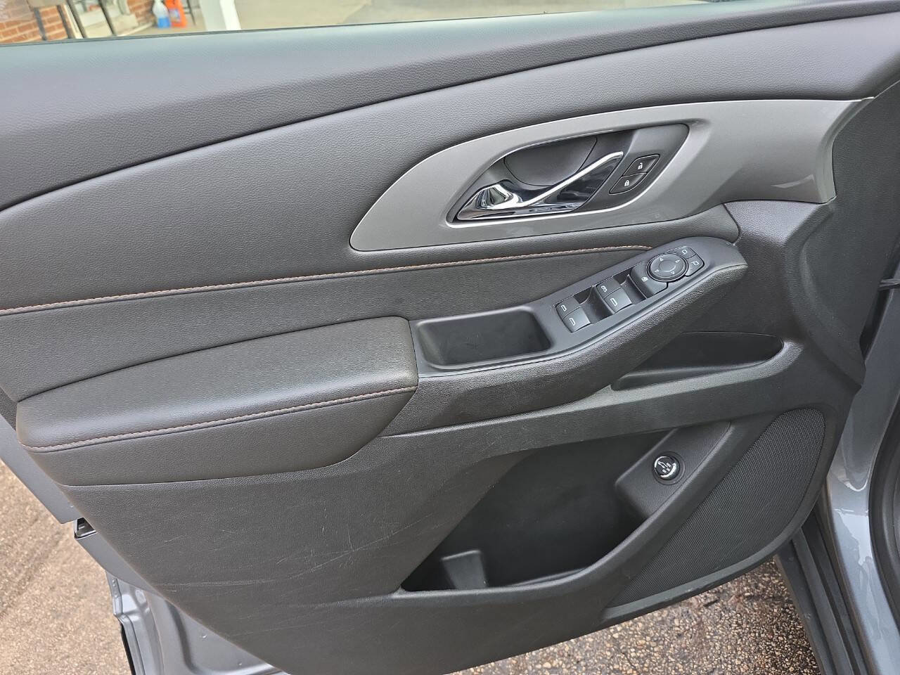 Used 2020 Chevrolet Traverse LT w/ Driver Confidence II Package image 8