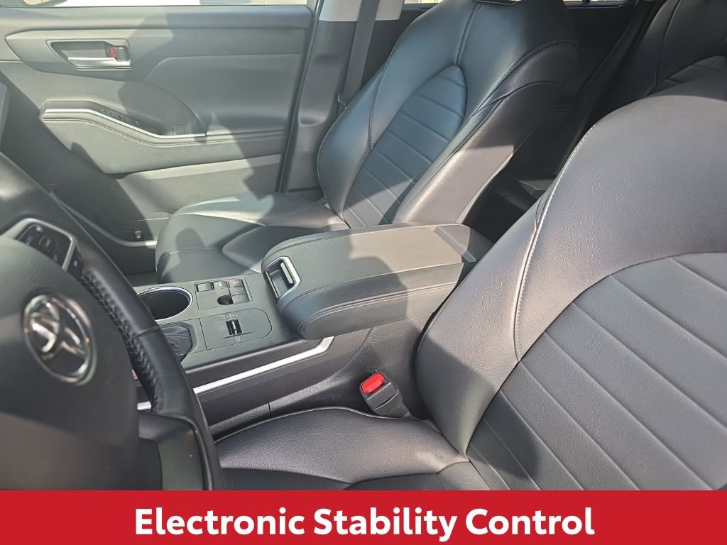 Used 2024 Toyota Highlander XLE image 24