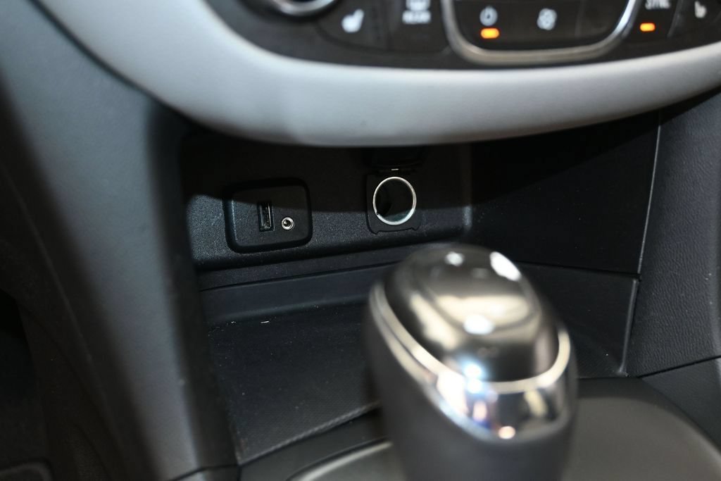 Used 2018 Chevrolet Equinox LT FWD image 26