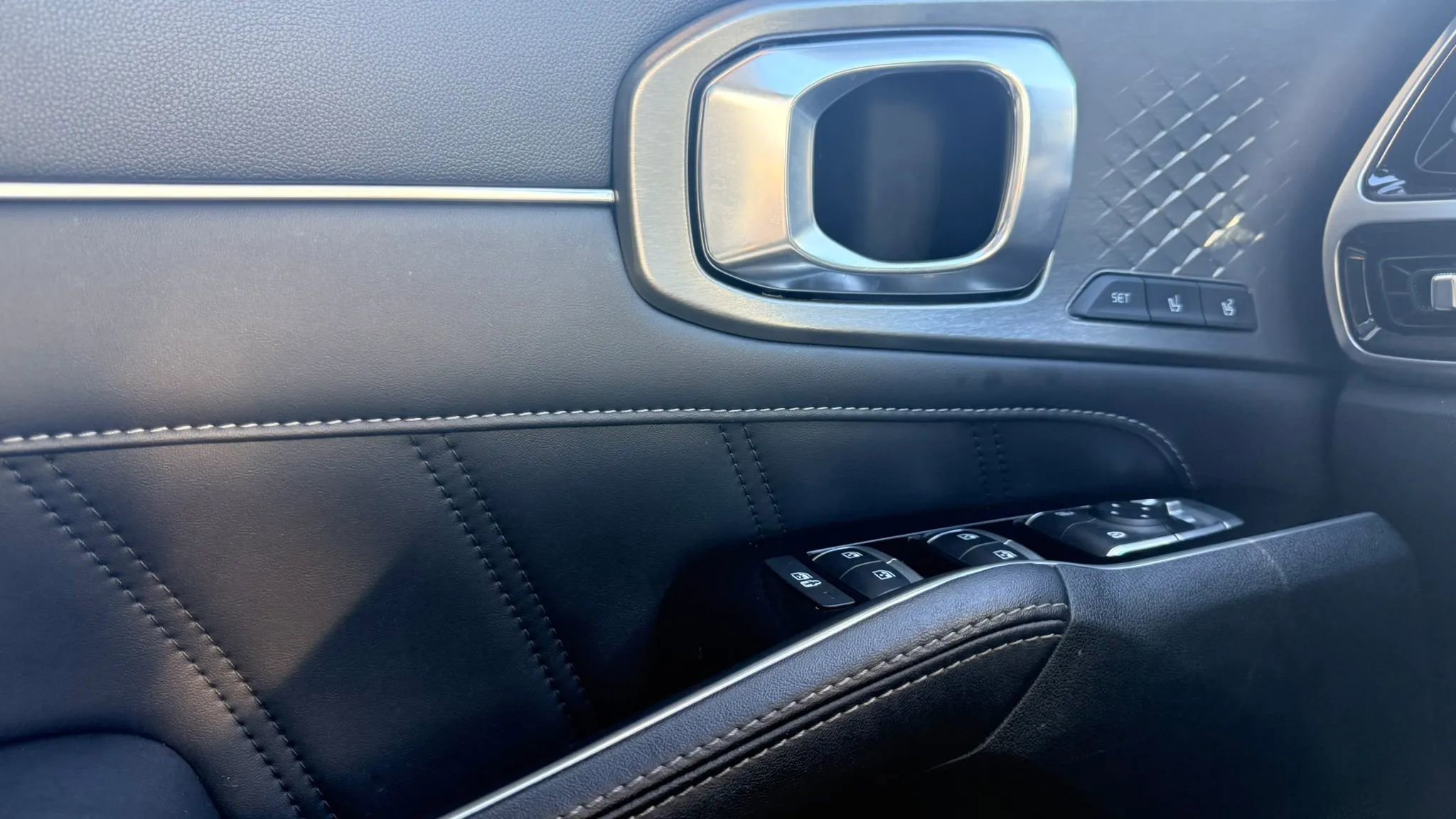 Used 2022 Kia Sorento SX FWD image 31