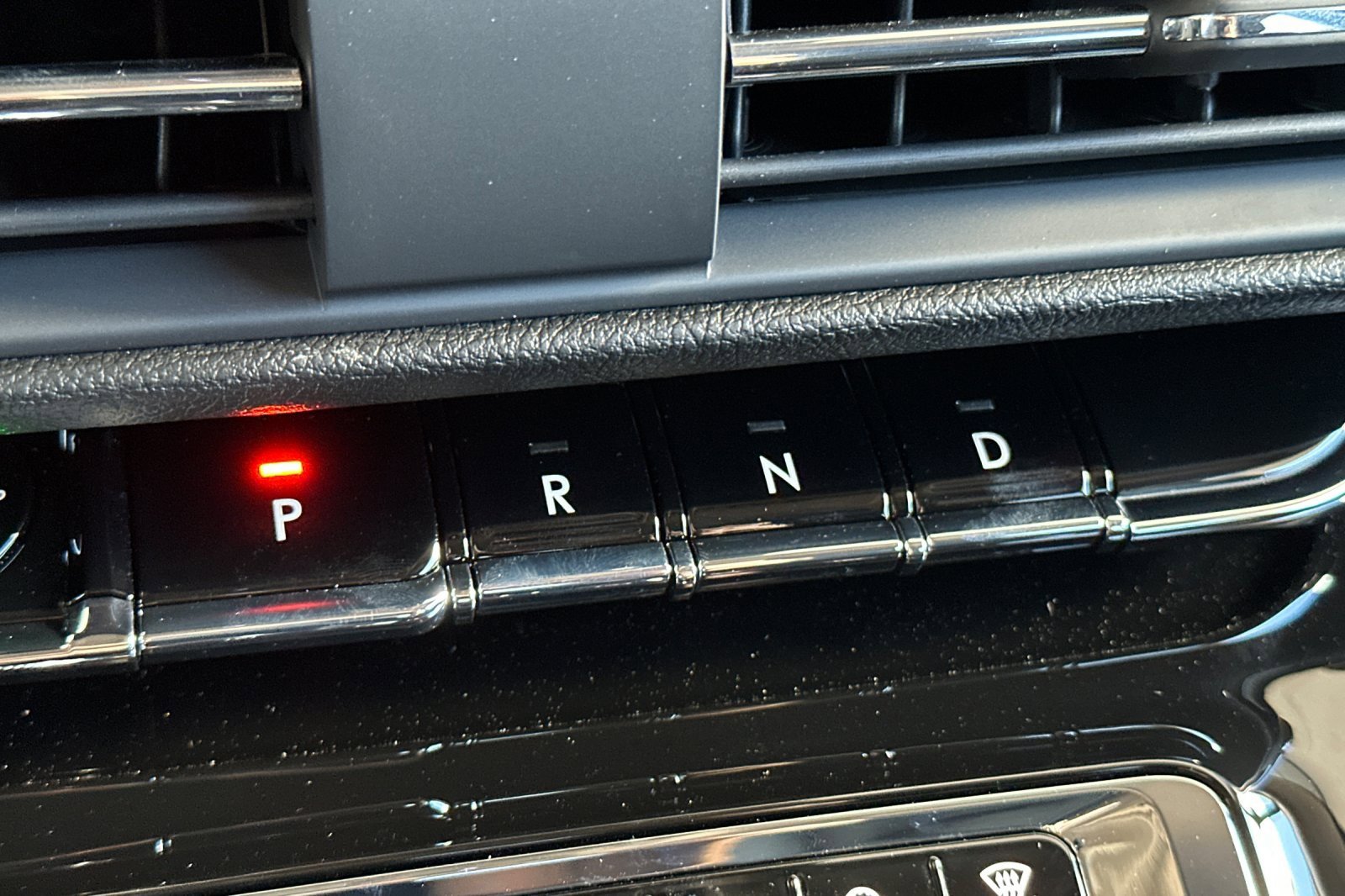 New 2025 Lincoln Corsair Reserve w/ Equipment Group 202A image 21