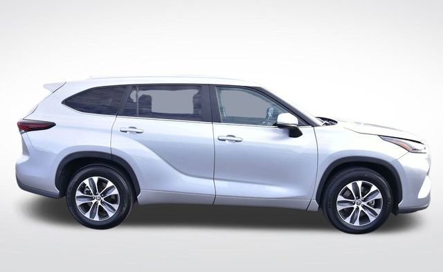 Certified 2024 Toyota Highlander XLE image 5