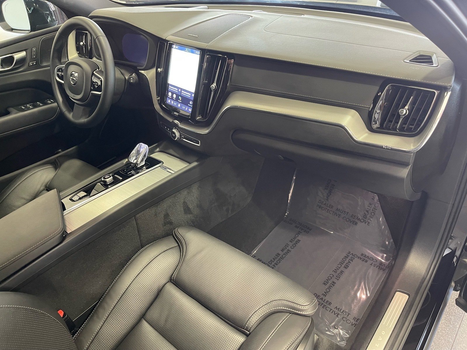 Used 2025 Volvo XC60 B5 Ultra w/ Climate Package AWD/4WD image 38