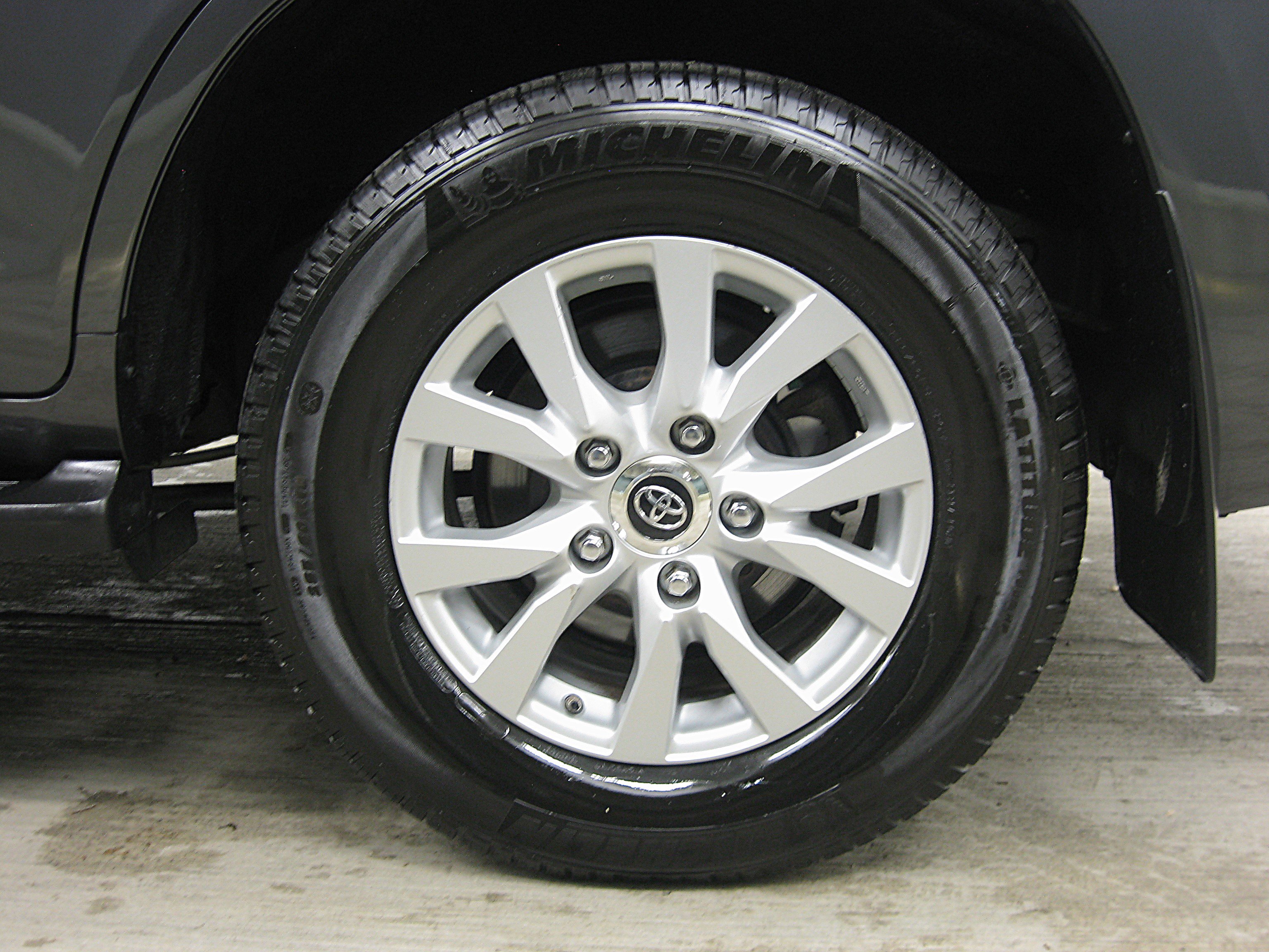 Certified 2017 Toyota Land Cruiser image 32