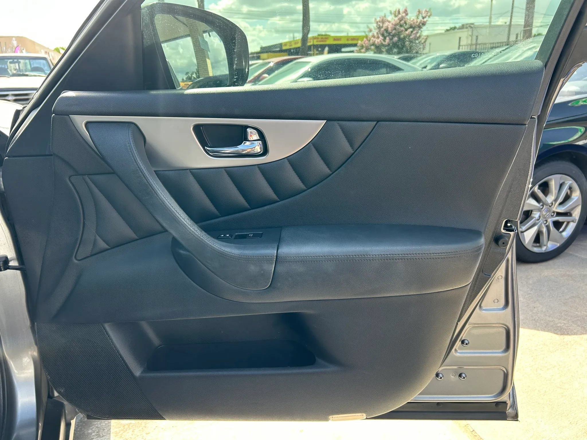 Used 2013 INFINITI FX37 AWD w/ Premium Pkg image 16