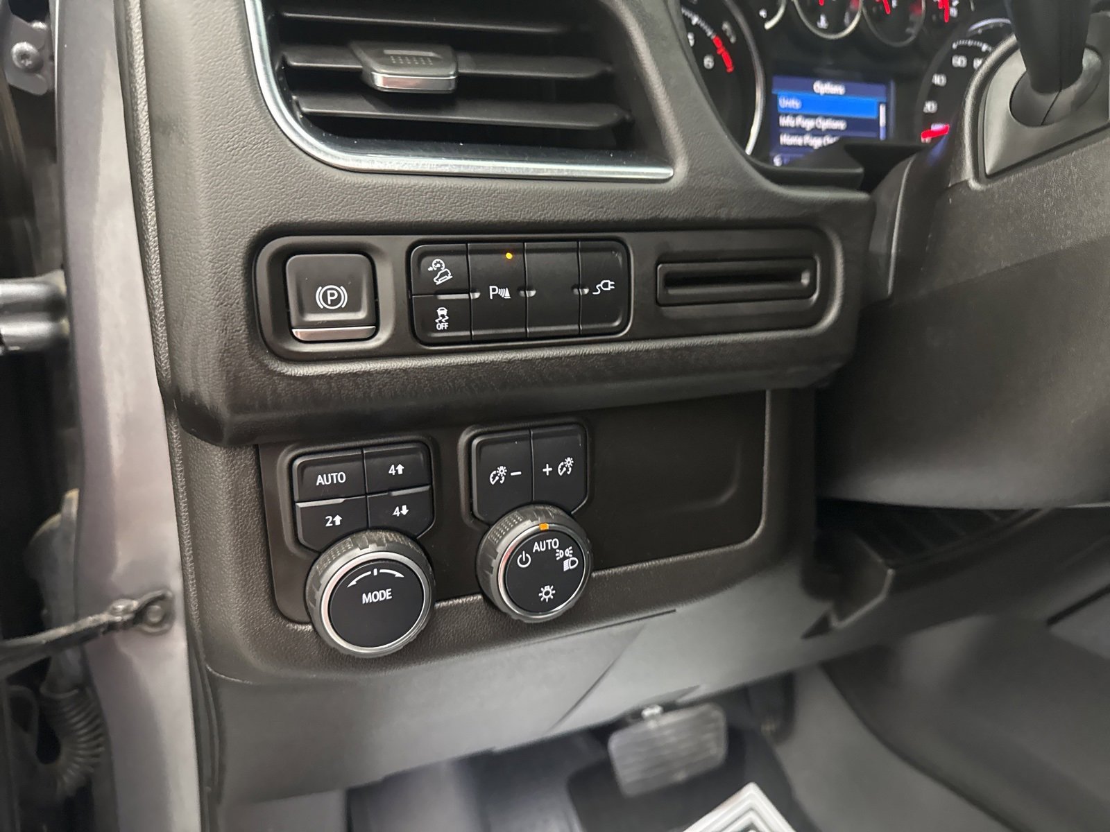 Used 2021 Chevrolet Tahoe Z71 w/ Rear Media and Nav Package image 13