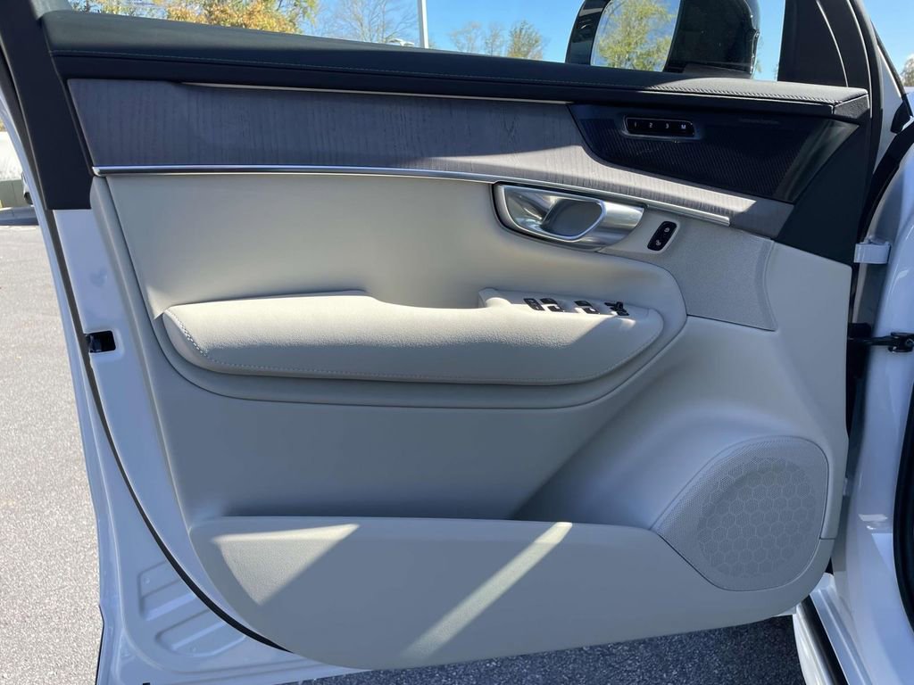 New 2026 Volvo XC90 B6 Ultra w/ Protection Package Premier image 5