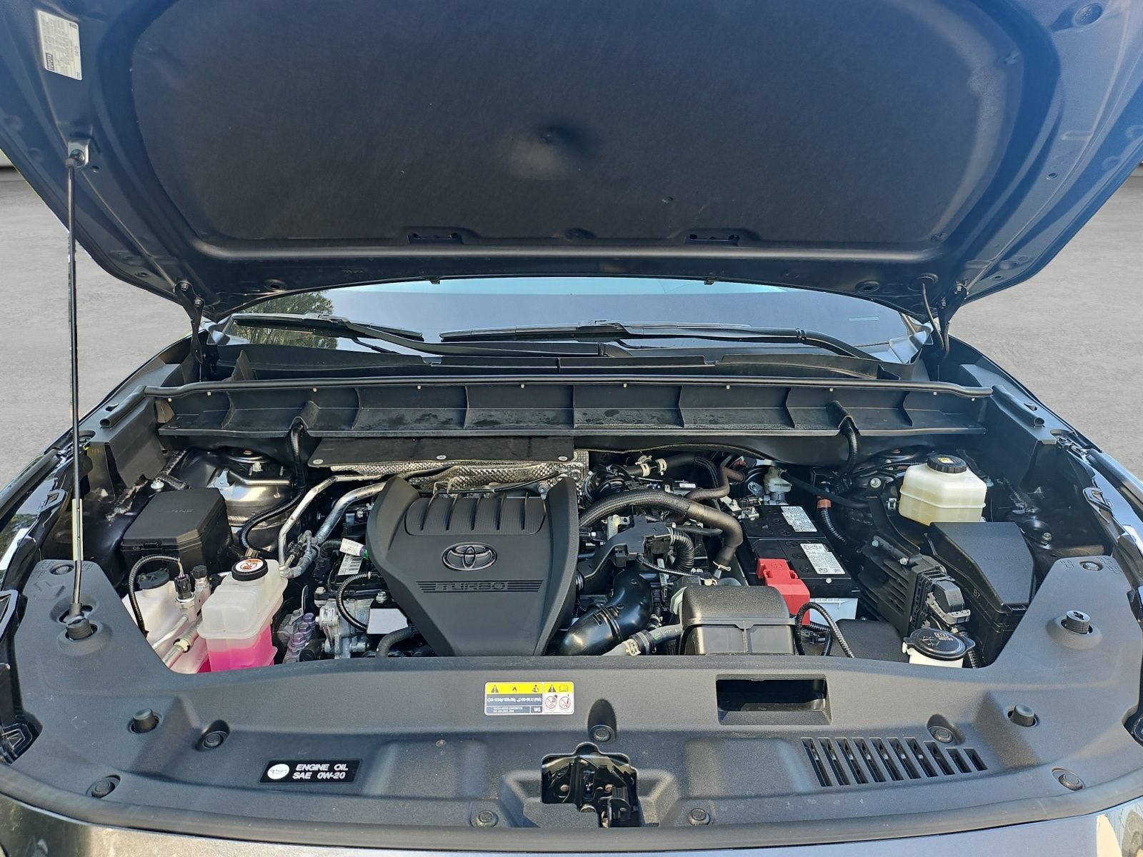 Used 2025 Toyota Highlander XLE FWD image 38