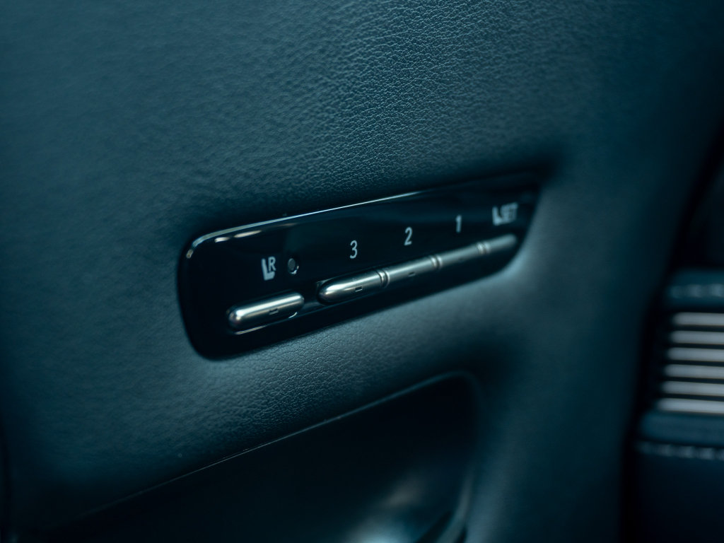 Used 2019 Lexus LS 500 F Sport w/ Accessory Package (Z1) AWD/4WD image 30