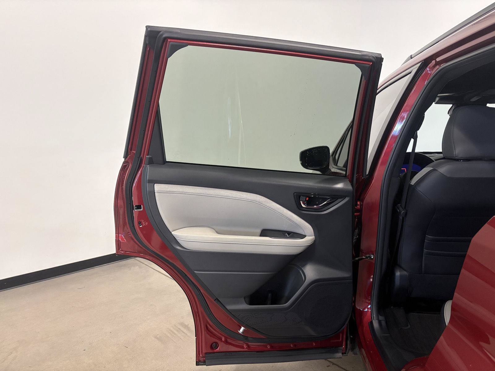 Used 2025 Subaru Forester Limited AWD/4WD image 29