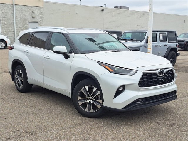 Used 2024 Toyota Highlander XLE image 31