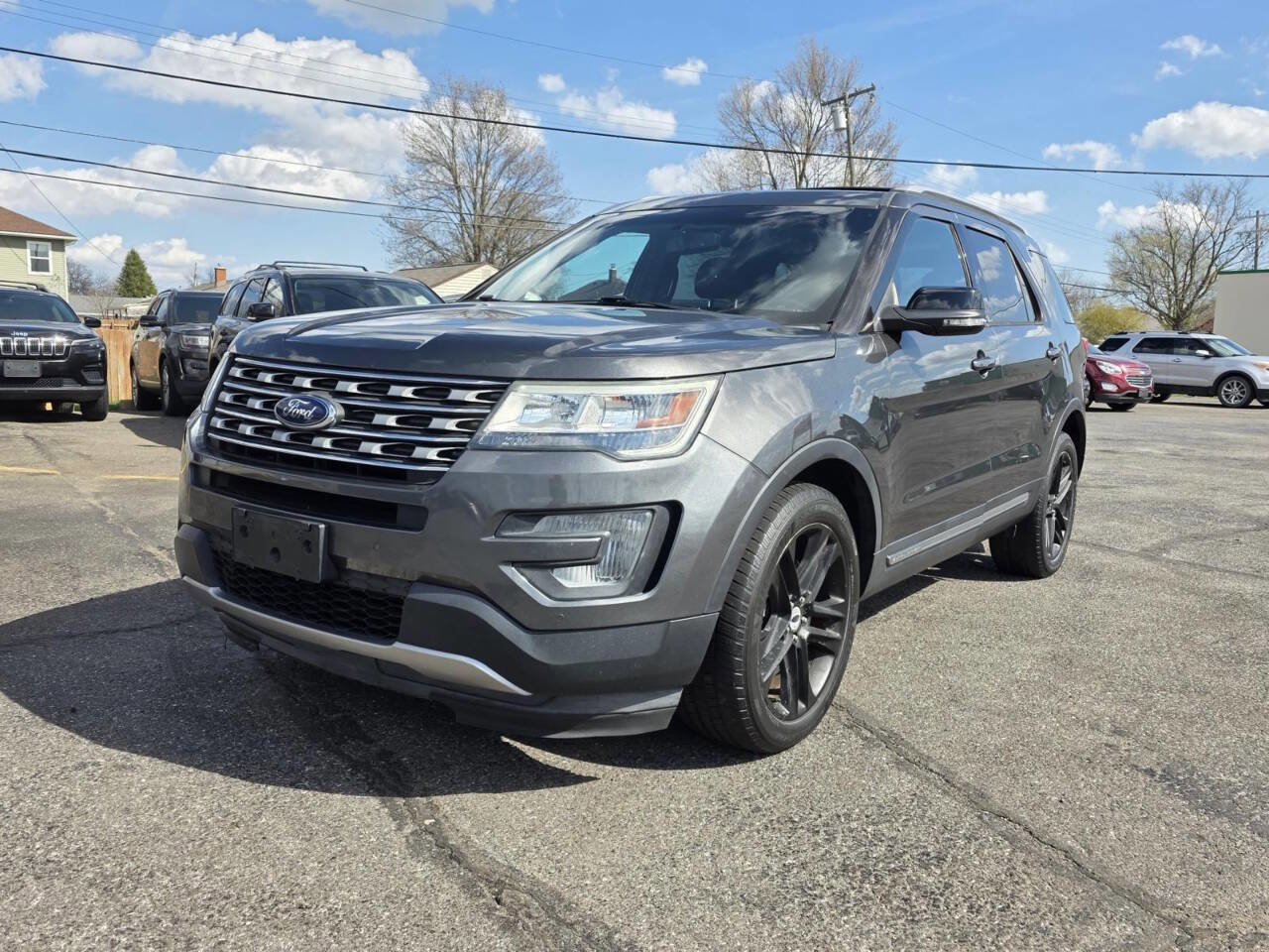Used 2016 Ford Explorer XLT w/ Equipment Group 202A image 6