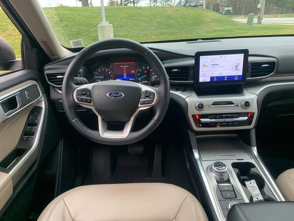 Used 2022 Ford Explorer XLT w/ Equipment Group 202A image 28