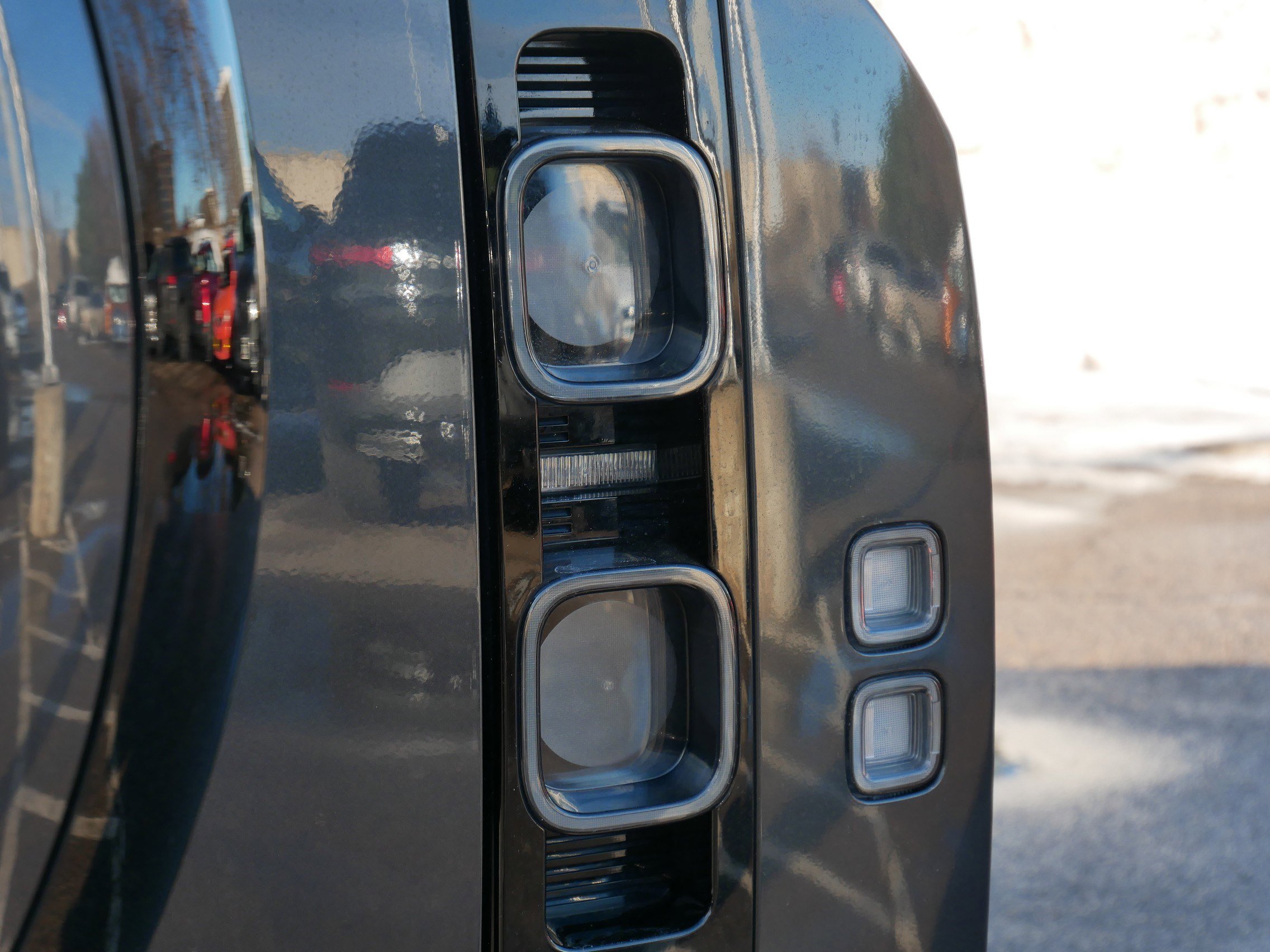 Certified 2025 Land Rover Defender 110 V8 image 11