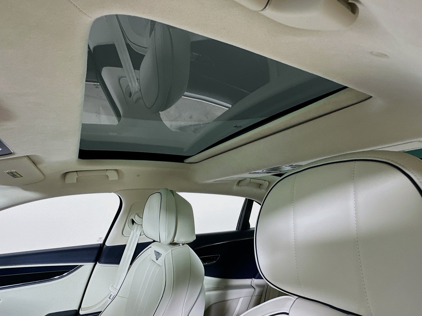 New 2026 Bentley Flying Spur V8 AWD/4WD image 33