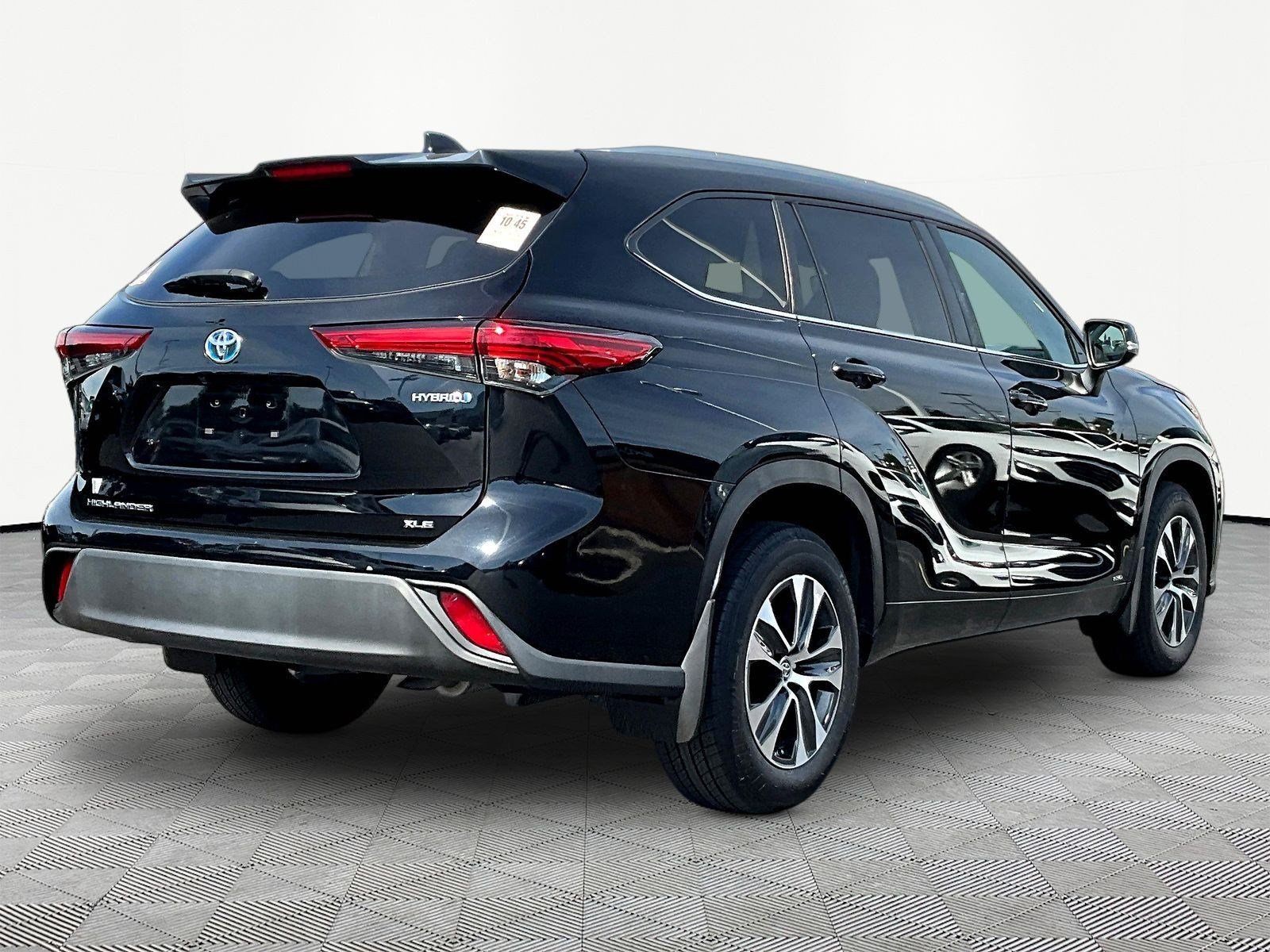 Used 2023 Toyota Highlander XLE AWD/4WD image 6