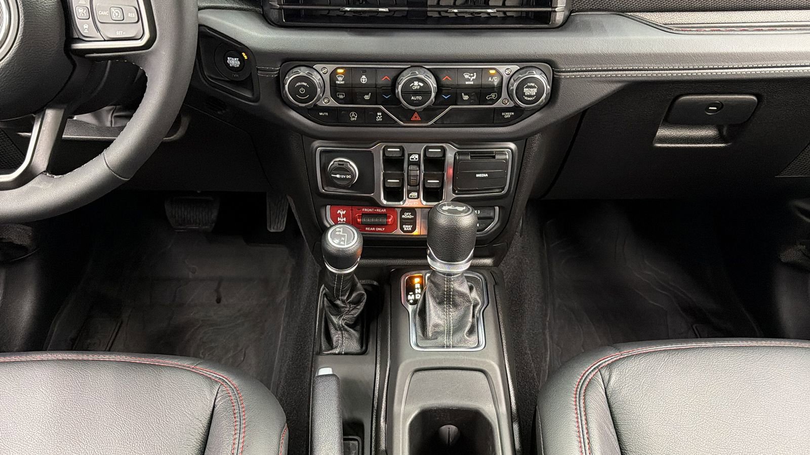 Used 2025 Jeep Wrangler Rubicon w/ Convenience Group image 34