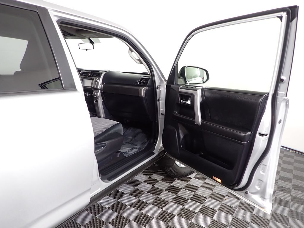 Used 2014 Toyota 4Runner SR5 AWD/4WD image 36