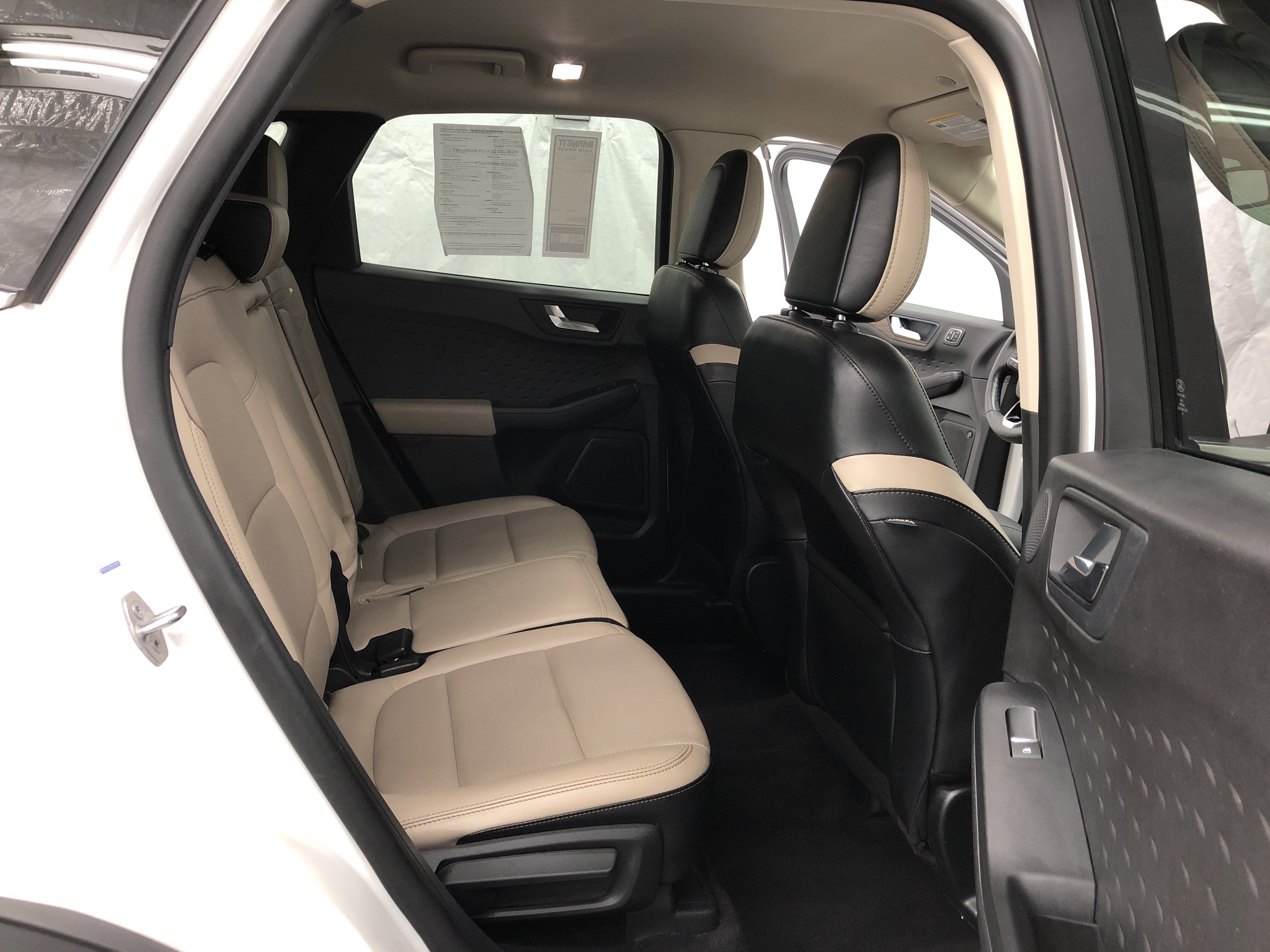 Used 2020 Ford Escape Titanium image 9