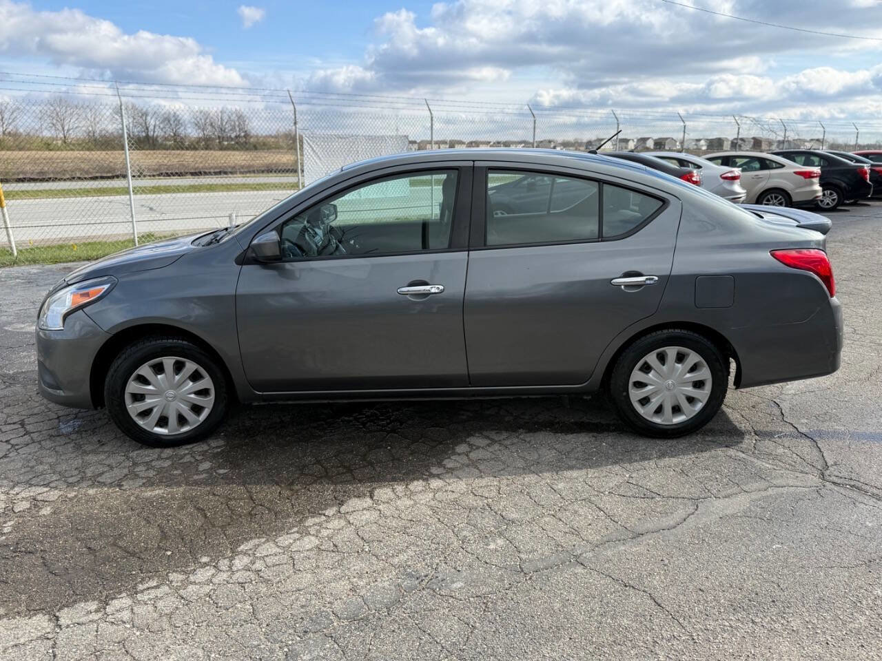 Used 2018 Nissan Versa SV image 2