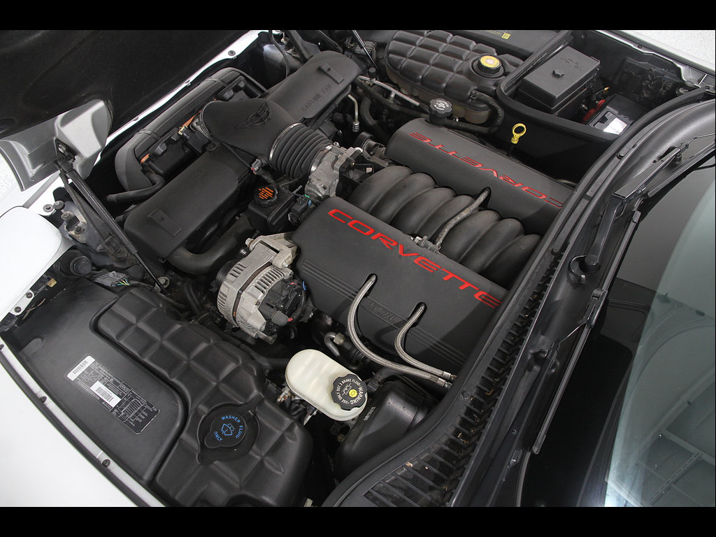 Used 1998 Chevrolet Corvette Coupe w/ Roof Pkg RWD image 18