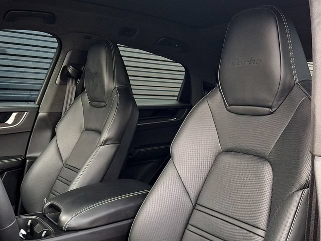Certified 2025 Porsche Cayenne Turbo AWD/4WD image 5