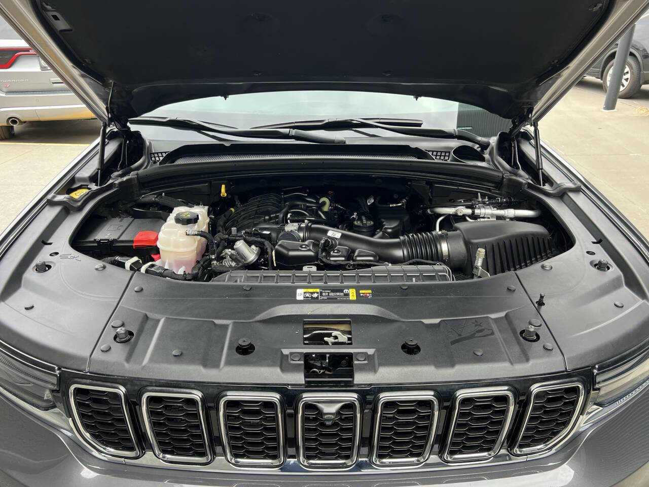 Used 2023 Jeep Grand Cherokee L Limited w/ Luxury Tech Group II image 14