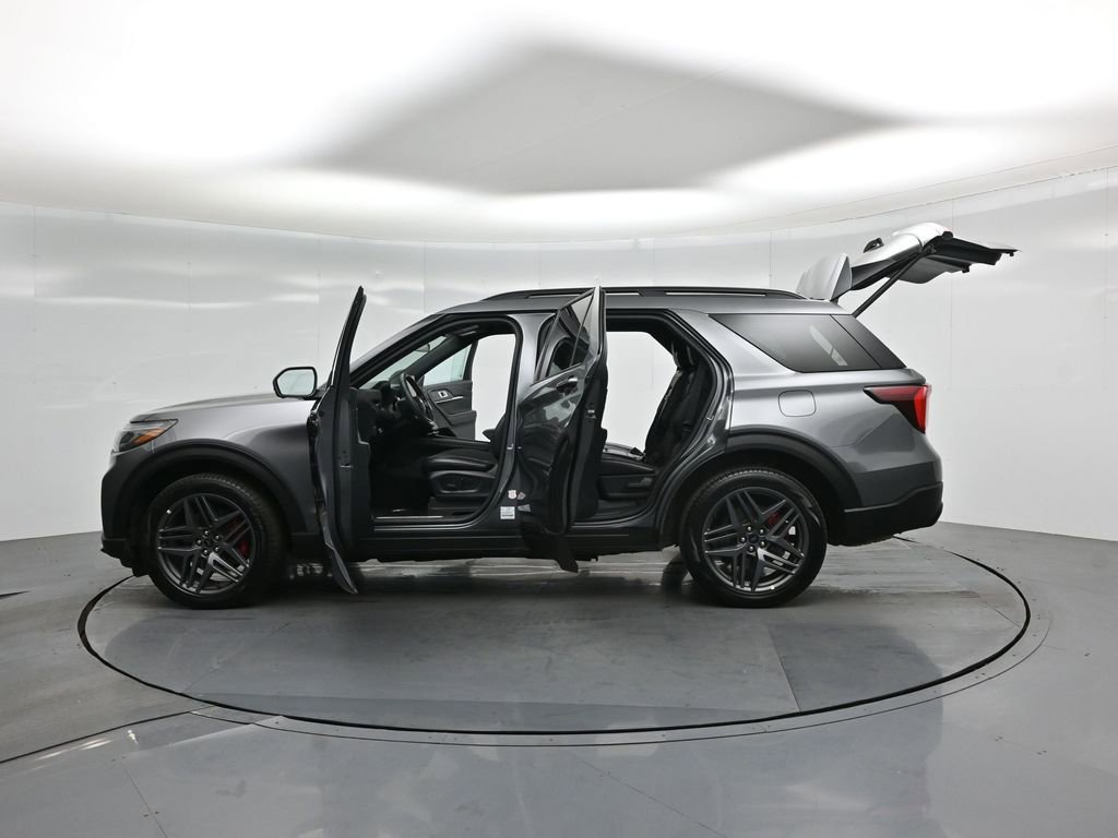 Used 2025 Ford Explorer ST-Line w/ ST-Line Street Pack image 37