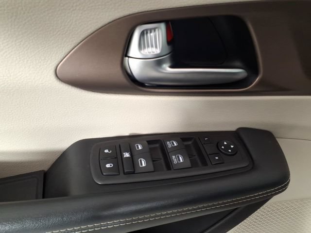Used 2023 Chrysler Voyager LX FWD image 14